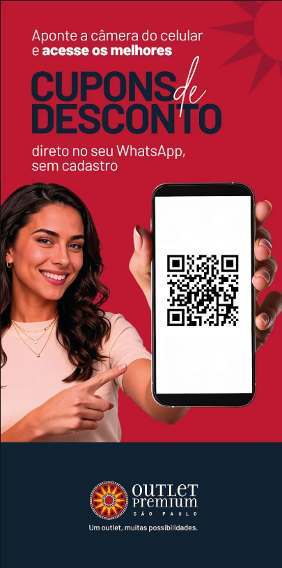 Cliente apontando QR Code da ELARA